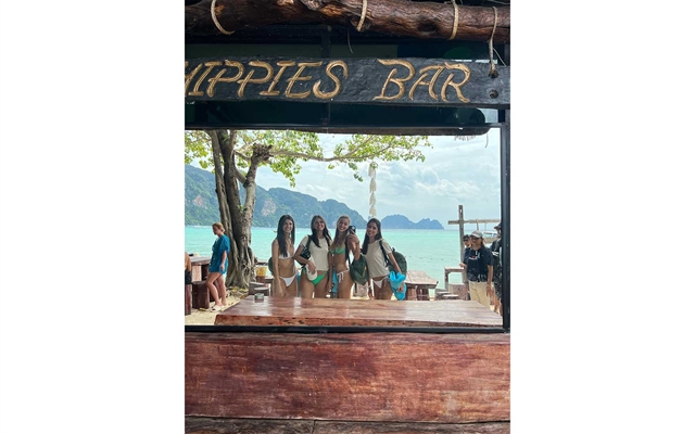HIPPIES_BAR_2.jpg